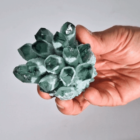 NATÜRLICHER QUARZ-CLUSTER - GRÜNER GEISTQUARZ (ca. 250-300g, 8cm)