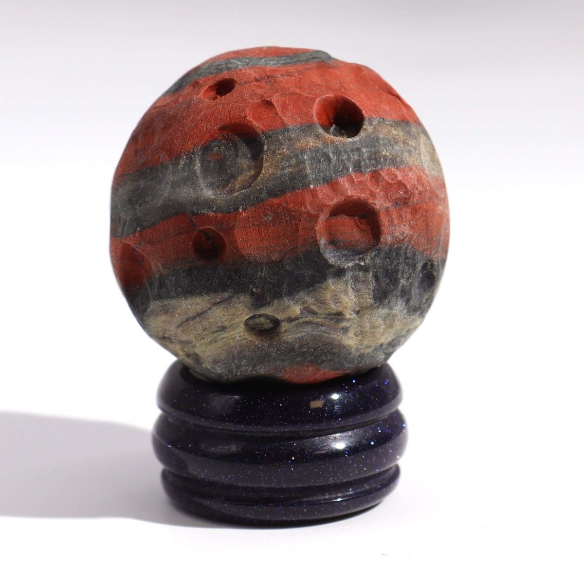 ROTER - JASPIS PLANET AUF BLAUEM GOLDSTEIN - STÄNDER - MARS - Lapis Mystica - 